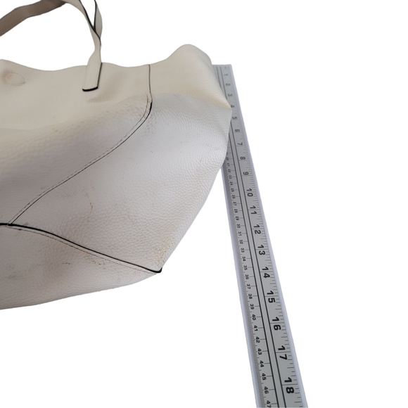 Large Off White Leather Shoulder Beach Bag - Picture 2 of 8